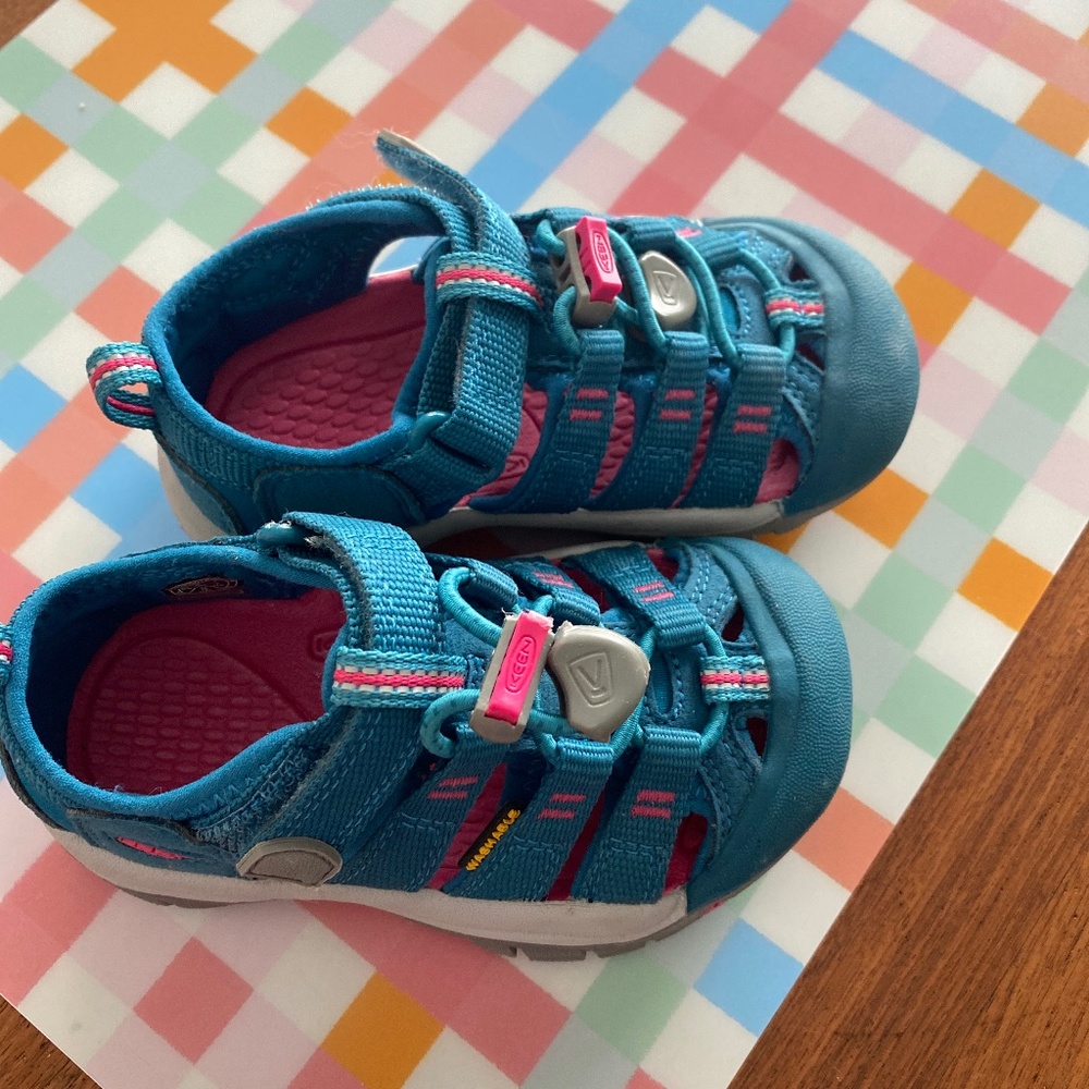 Toddler Keen sandals - size 8 - excellent condition!